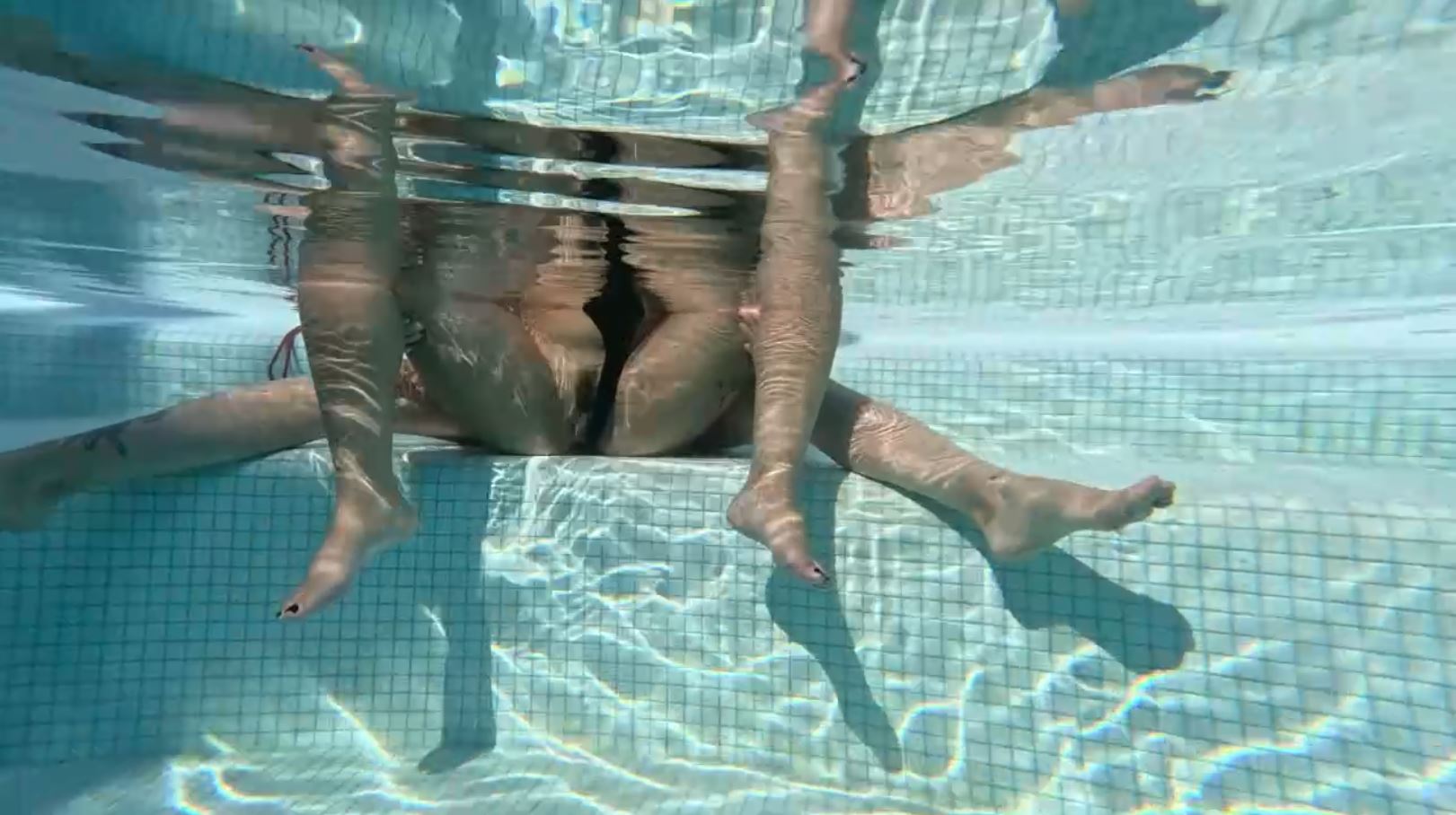 Waterboarding Shibari : Justine exposée et attachée sous l'eau à Marbella